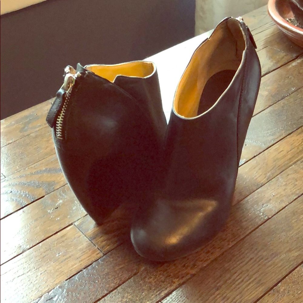 Nine West black wedge booties